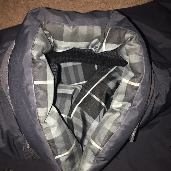 ⚡️✨Burberry Medium Black Check Reversible Puffer Vest✨⚡️ - Picture 5 of 8